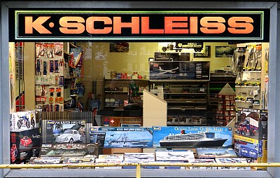 Unser Schaufenster für die Plastikmodelle